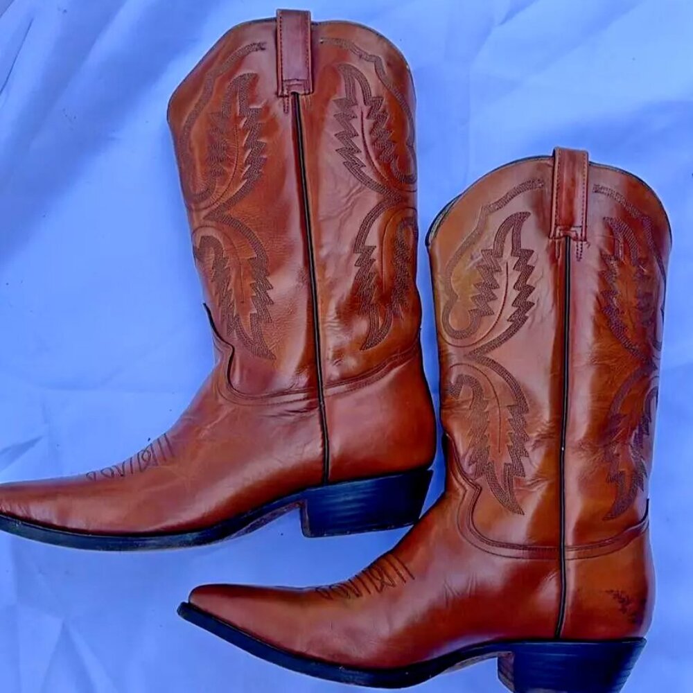 Aquila men’s cowboy boots Men's Made in Mexico Heel to tip measure 12 inches